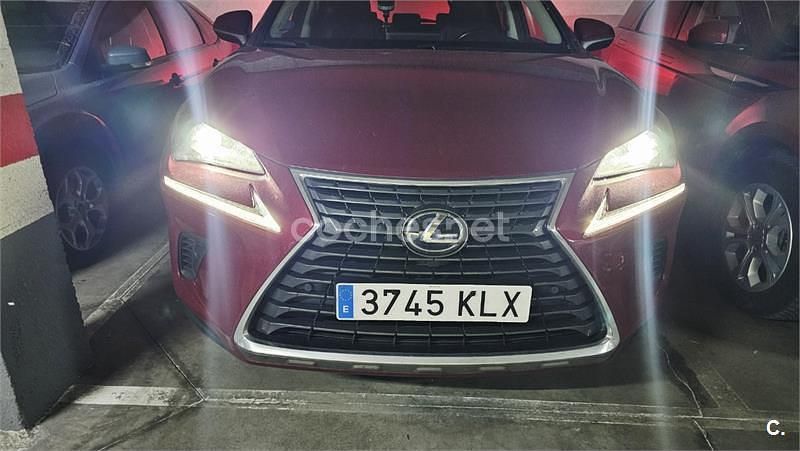 Usado Lexus NX300h Executive Line 197 CV (144 kW) 2018 Granate SUV