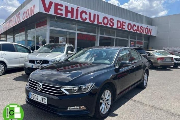 Usado 2017 VW Passat Trendline Berlina | 15.900 € (Precio justo) - Imagen 1/4