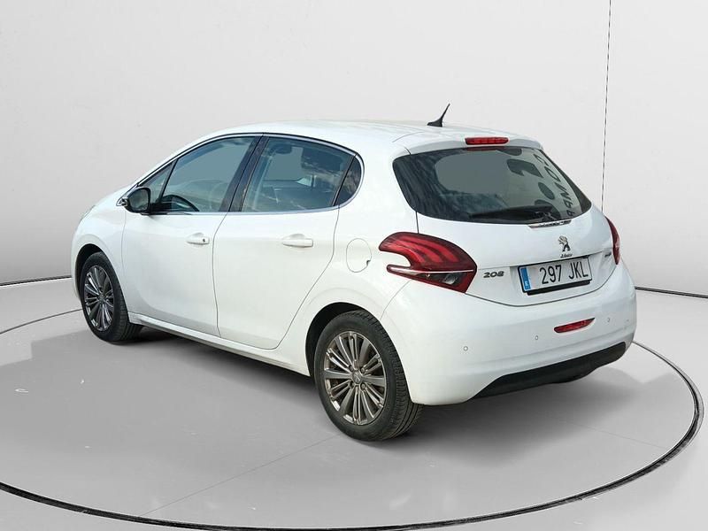 Usado Peugeot 208 Allure 99 CV (72 kW) 2015 Blanco Utilitario