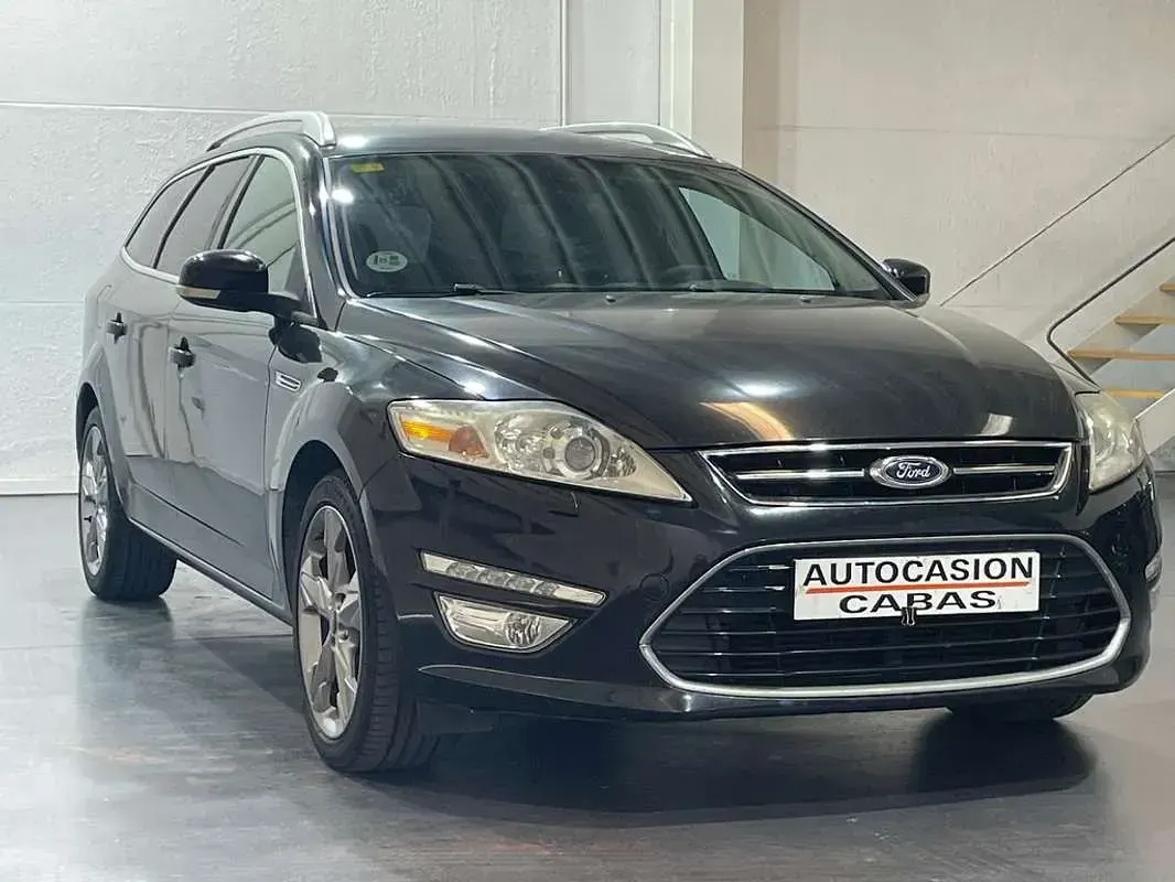 Usado Ford Mondeo Titanium 140 CV (102 kW) 2012 Negro Familiar
