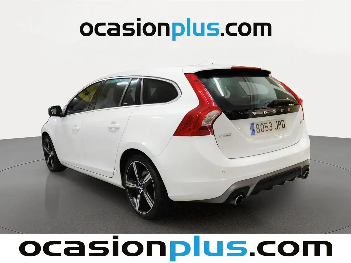 Usado Volvo V60 R-Design Momentum 150 CV (110 kW) 2016 Blanco Familiar