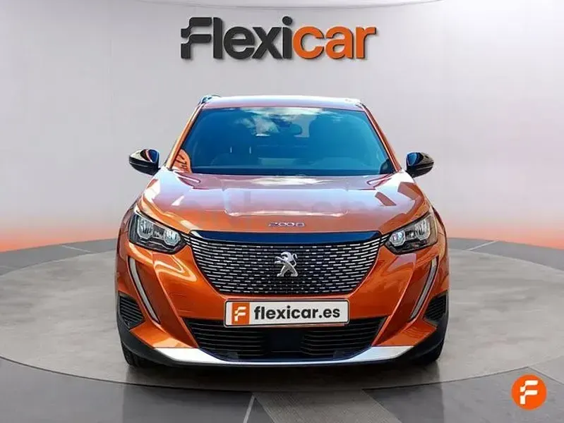 Usado Peugeot 2008 Active 100 CV (73 kW) 2023 Naranja SUV