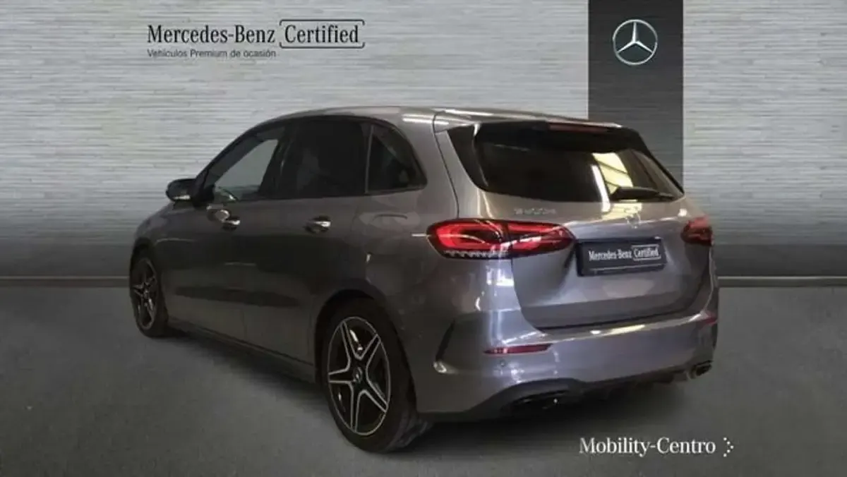 Usado Mercedes B200 150 CV (110 kW) 2021 Gris Utilitario