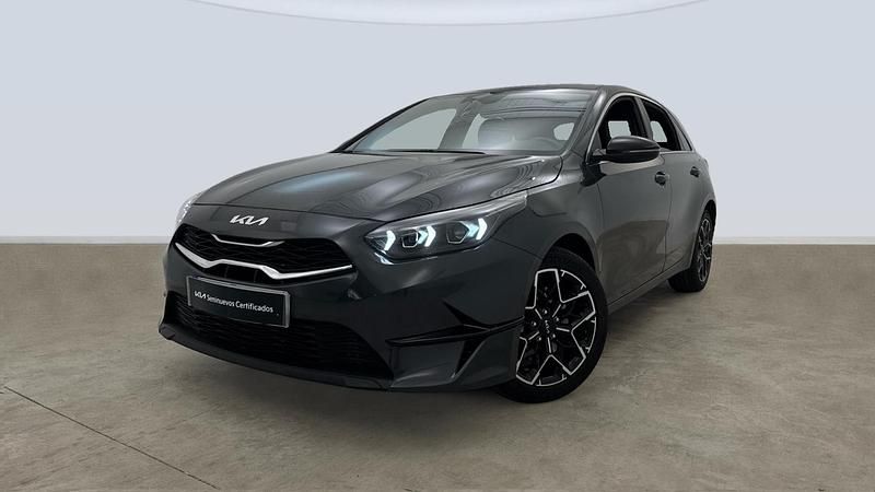 Gris Usado 2024 Kia Ceed Edition 7 Berlina | 20.365 € (Super precio) - Imagen 1/4