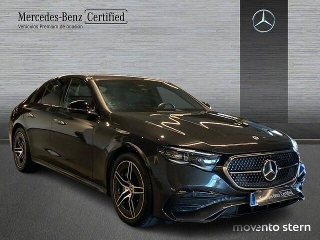 Usado Mercedes E220 AMG line 197 CV (144 kW) 2025 Gris Berlina