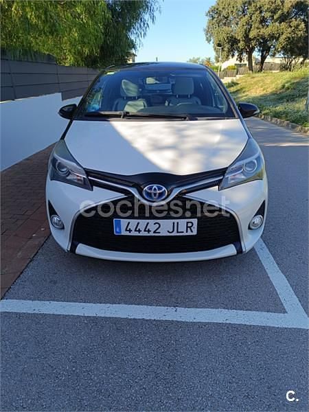 Blanco Usado 2016 Toyota Yaris Hybrid Berlina | 12.800 € (Un poco caro) - Imagen 1/4