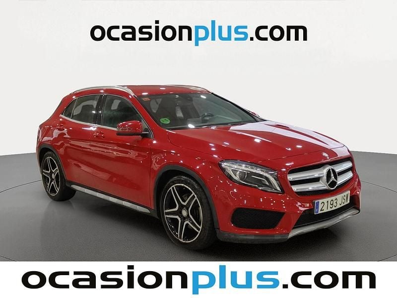 Usado Mercedes GLA220 AMG line 177 CV (130 kW) 2016 Rojo SUV