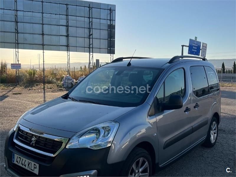 Gris / plata Usado 2016 Peugeot Partner Tepee Active Monovolumen | 12.500 € (Precio justo) - Imagen 1/4