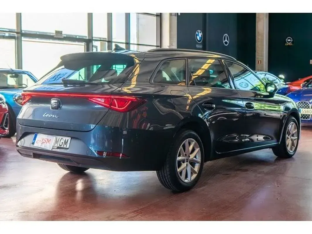 Usado Seat Leon ST Style 150 CV (110 kW) 2023 Gris Familiar