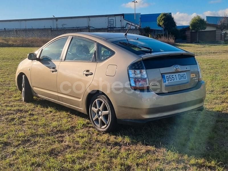 Usado Toyota Prius 112 CV (82 kW) 2005 Beige Berlina