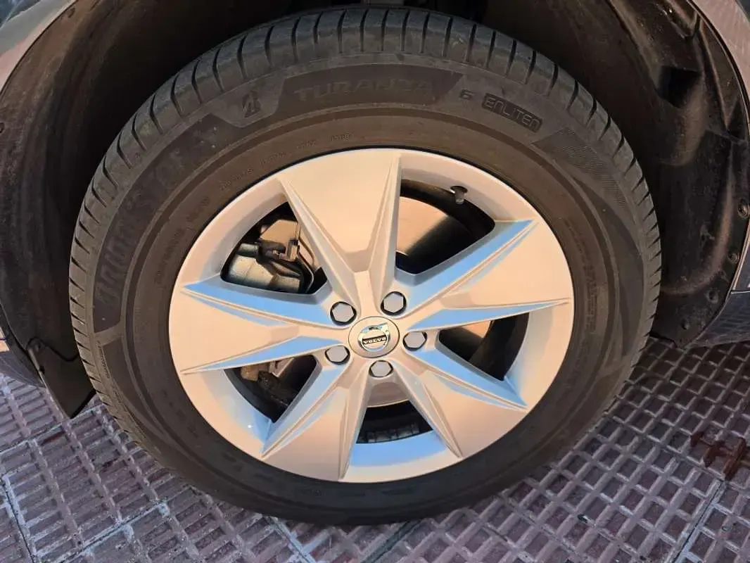 Usado Volvo XC60 Core 197 CV (144 kW) 2024 Gris SUV