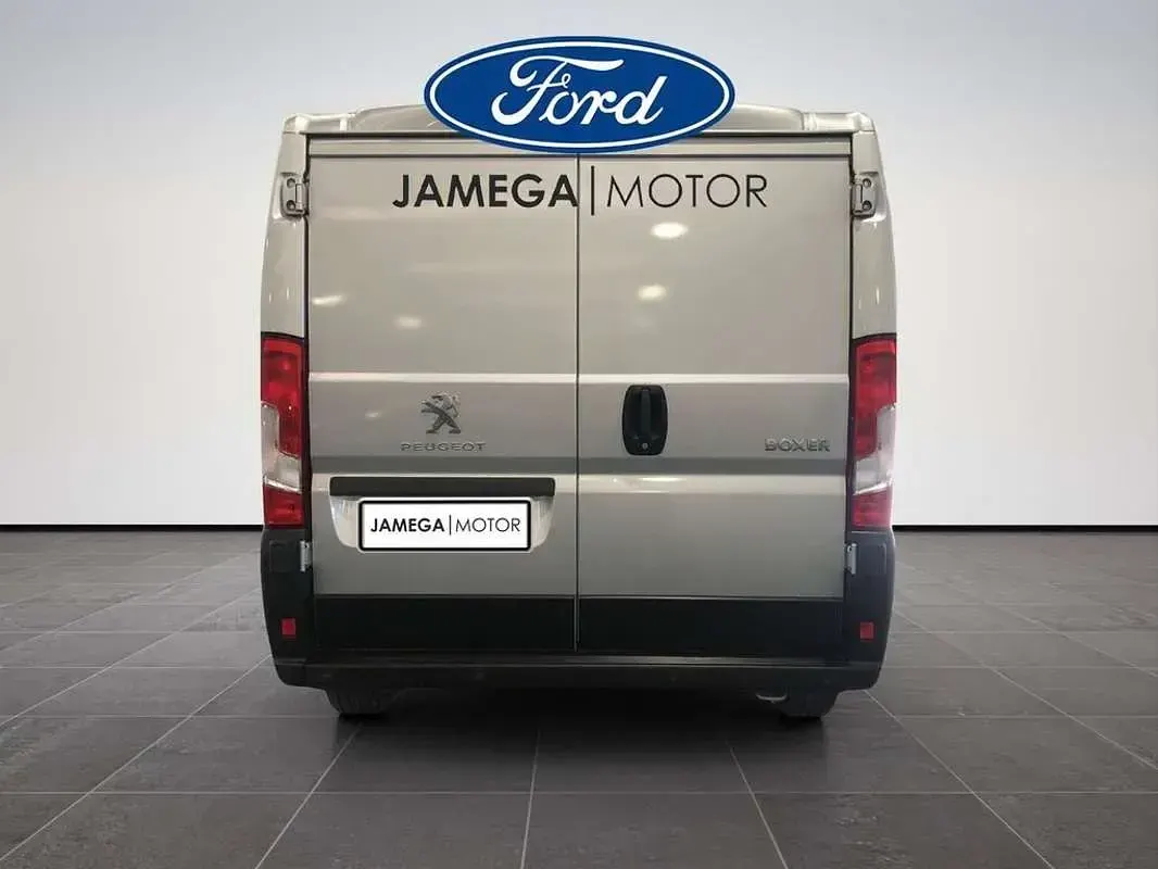 Usado Peugeot Boxer 139 CV (102 kW) 2022 Gris Van