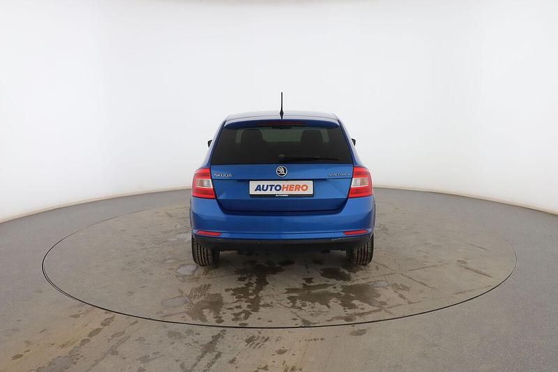 Usado Skoda Rapid Ambition 90 CV (66 kW) 2015 Azul Berlina