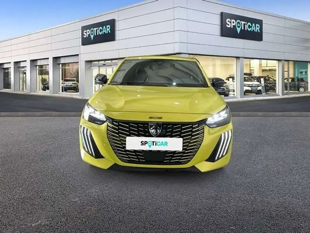 Usado Peugeot e-208 GT 114 kW (156 CV) 2024 Amarillo Utilitario