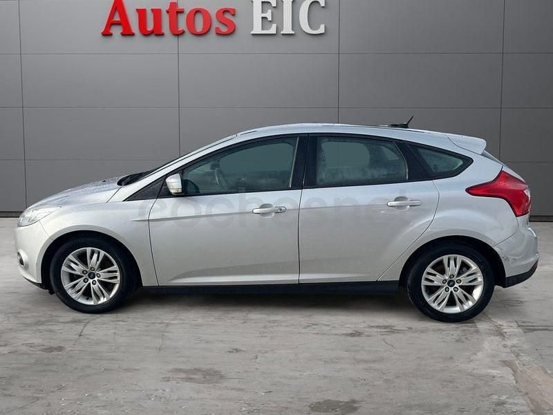 Usado Ford Focus 125 CV (91 kW) 2013 Gris / plata Berlina