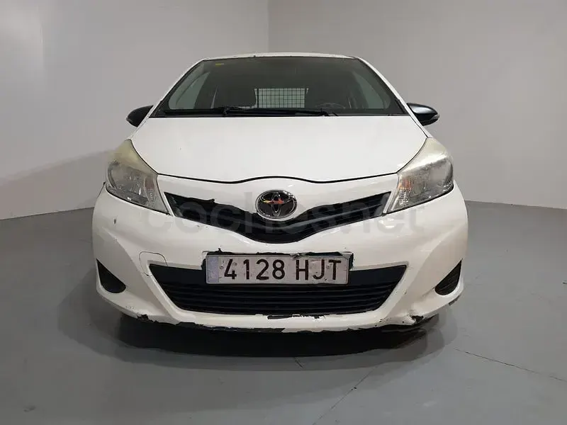 Usado Toyota Yaris Active 90 CV (66 kW) 2012 Blanco Utilitario