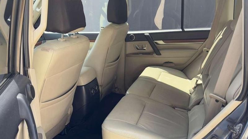 Usado Mitsubishi Montero 170 CV (125 kW) 2008 Gris SUV