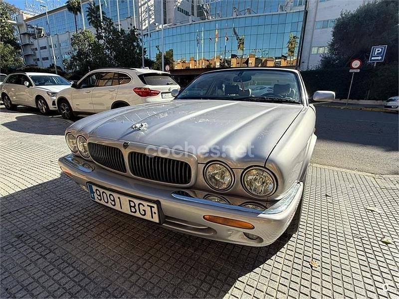 Usado Jaguar XJ8 Executive 240 CV (176 kW) 2001 Gris / plata Berlina