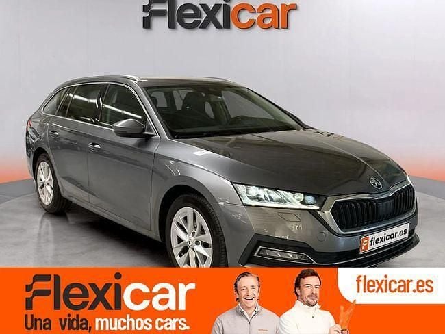 Gris / plata Usado 2023 Skoda Octavia Selection Familiar | 23.990 € (Precio justo) - Imagen 1/4