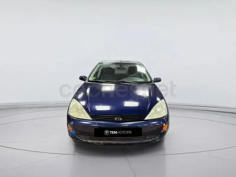 Usado Ford Focus Ambiente 100 CV (73 kW) 2001 Azul Berlina