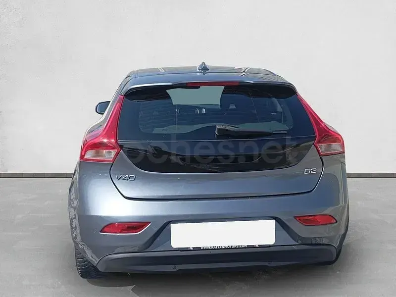 Usado Volvo V40 120 CV (88 kW) 2018 Gris / plata Berlina
