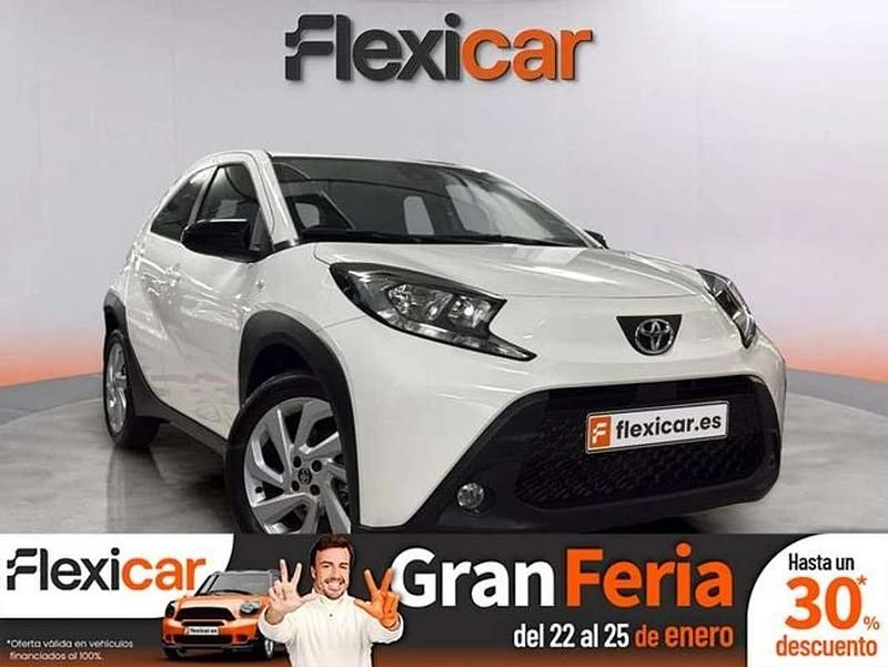 Blanco Usado 2023 Toyota Aygo X-play Utilitario | 13.690 € (Precio justo) - Imagen 1/4