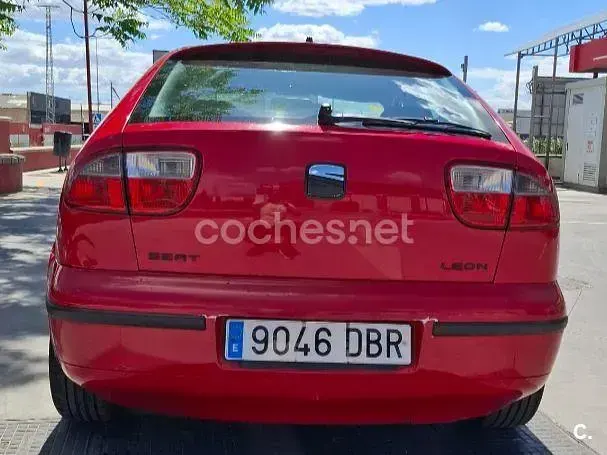 Usado Seat Leon Sport 110 CV (80 kW) 2004 Rojo Utilitario