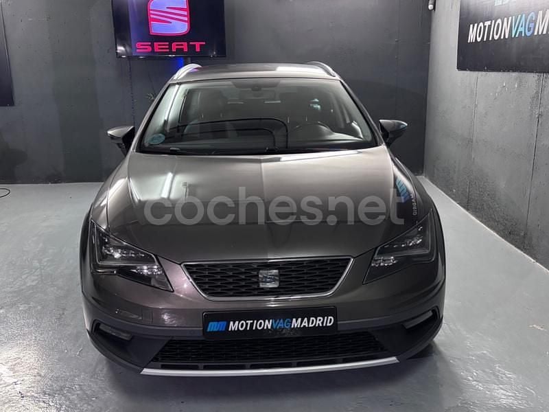 Usado Seat Leon 4Drive 150 CV (110 kW) 2015 Gris / plata Familiar