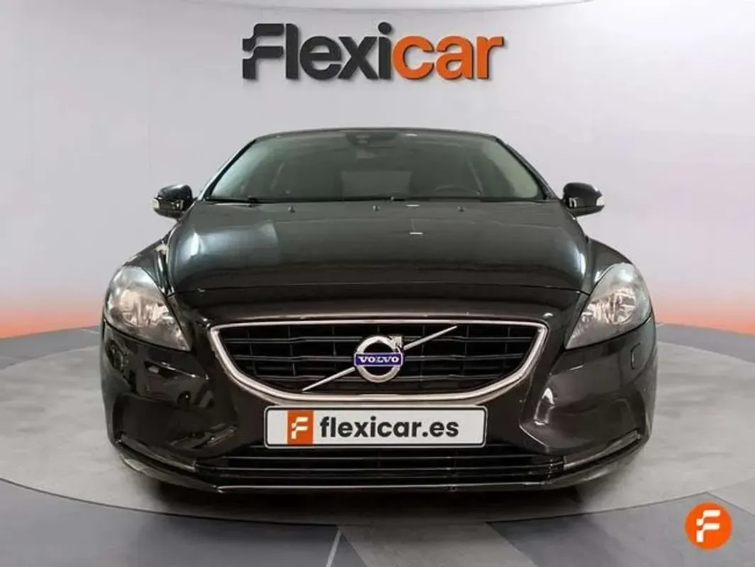 Usado Volvo V40 114 CV (83 kW) 2015 Negro Utilitario
