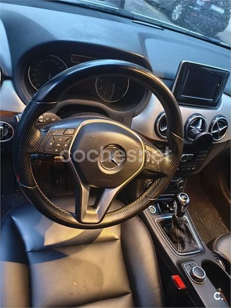 Usado Mercedes B180 122 CV (89 kW) 2012 Blanco Monovolumen