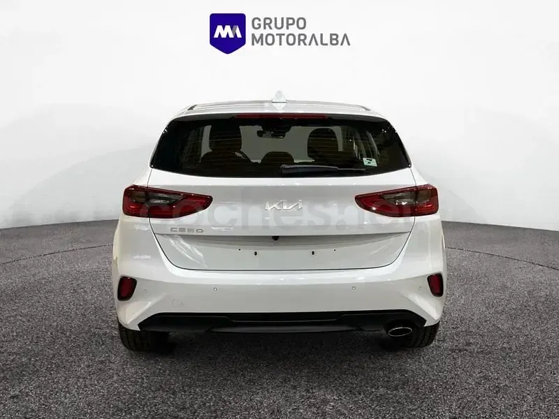 Usado Kia Ceed 100 CV (73 kW) 2024 Blanco Utilitario