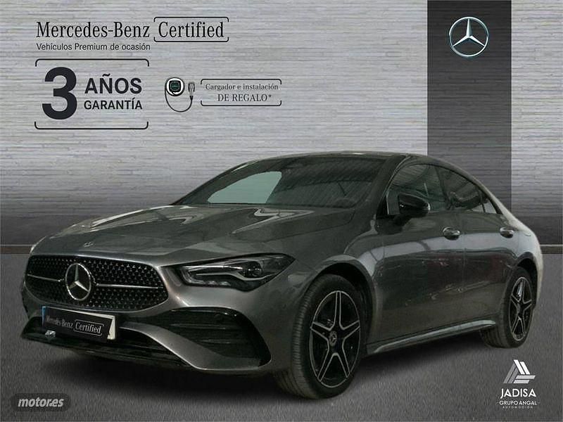Gris / plata Usado 2024 Mercedes CLA250e AMG line Berlina | 42.990 € - Imagen 1/4