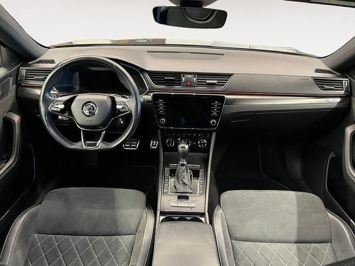 Usado Skoda Superb SportLine 218 CV (160 kW) 2024 Negro Familiar