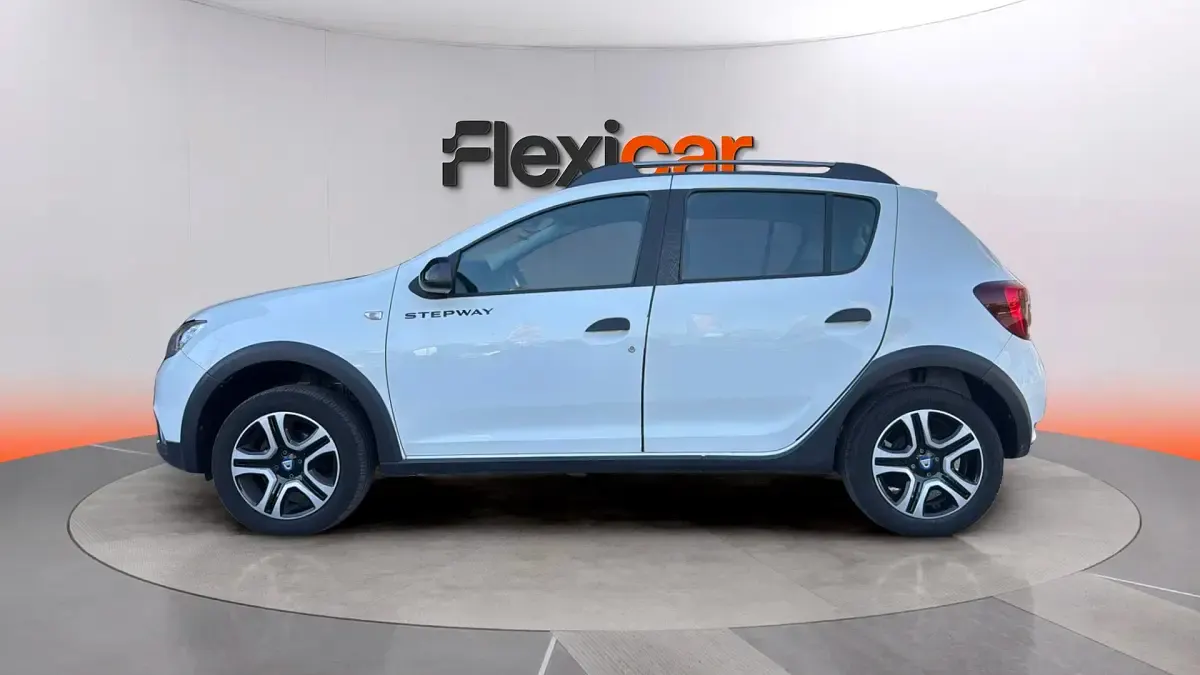 Usado Dacia Sandero Comfort 100 CV (73 kW) 2020 Blanco Berlina