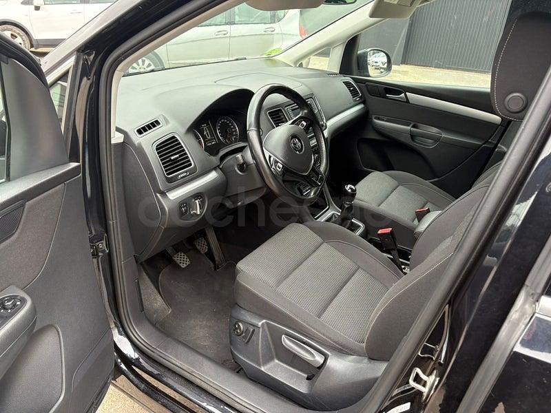 Begagnad VW Sharan Advance 150 HK (110 kW) 2016 Svart Minibuss