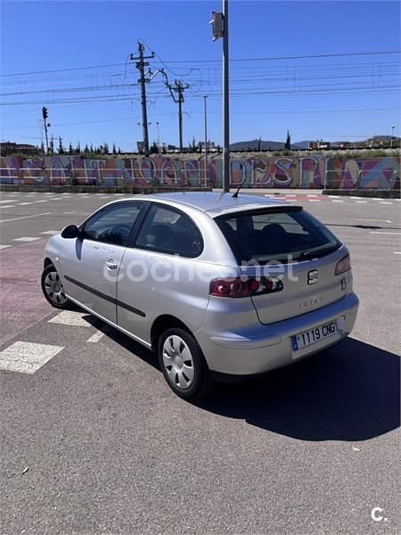 Usado Seat Ibiza Stella 100 CV (73 kW) 2003 Gris / plata Utilitario