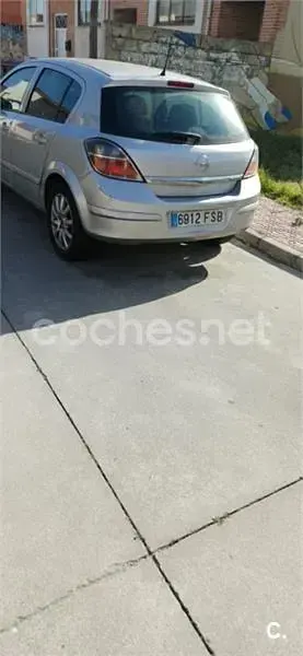 Usado Opel Astra Enjoy 100 CV (73 kW) 2007 Gris / plata Berlina
