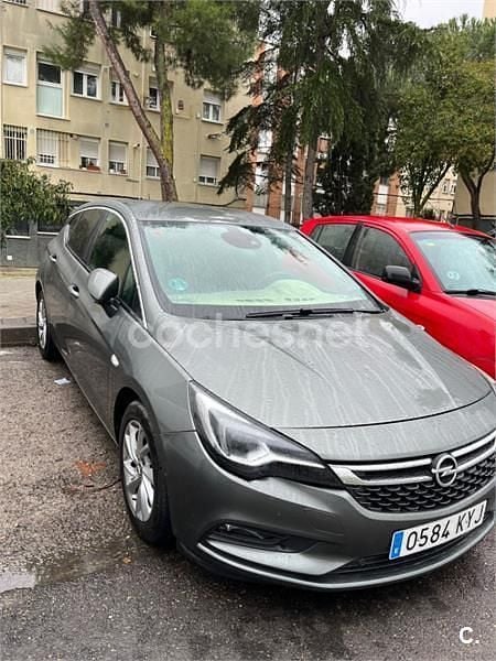 Usado Opel Astra Dynamic 136 CV (100 kW) 2019 Gris / plata Familiar