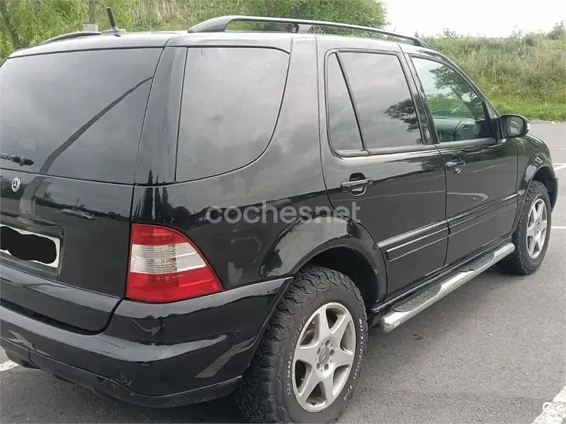 Usado Mercedes ML270 163 CV (119 kW) 2003 Negro SUV