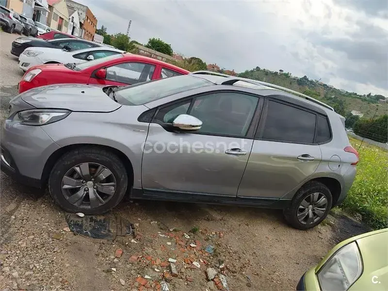 Usado Peugeot 2008 Style 100 CV (73 kW) 2017 Blanco SUV