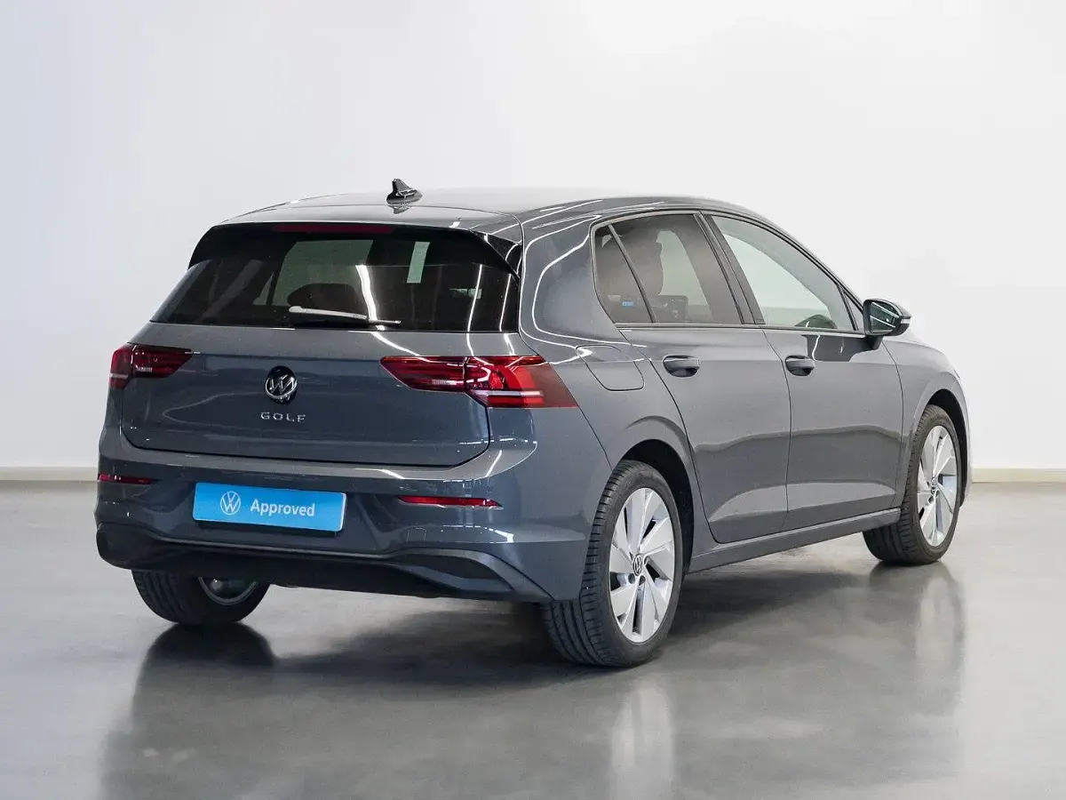 Usado VW Golf VIII 116 CV (85 kW) 2025 Gris Berlina