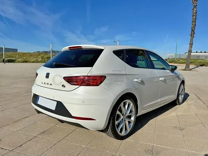 Usado Seat Leon FR 190 CV (139 kW) 2018 Blanco Berlina