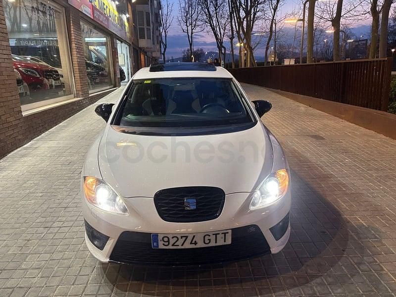 Usado Seat Leon FR 211 CV (155 kW) 2010 Blanco Utilitario
