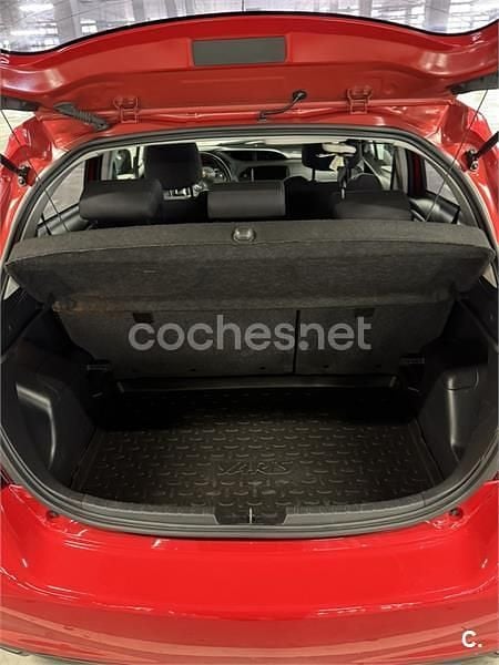 Usado Toyota Yaris City 69 CV (50 kW) 2017 Rojo Berlina