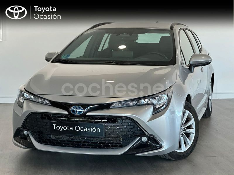 Gris / plata Usado 2024 Toyota Corolla Active Familiar | 26.990 € (Un poco caro) - Imagen 1/4