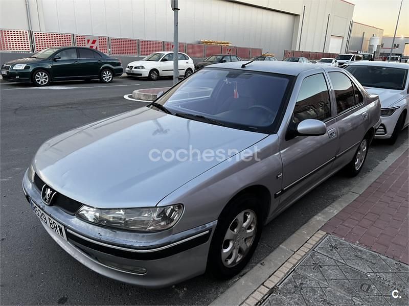 Usado Peugeot 406 138 CV (101 kW) 2002 Gris / plata Berlina