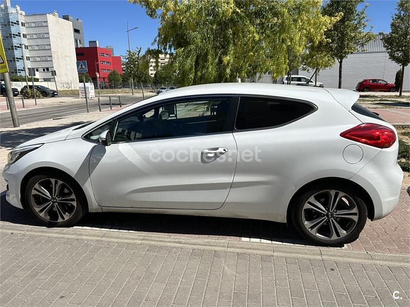 Blanco Usado 2016 Kia ProCeed Utilitario | 9000 € (Precio justo) - Imagen 1/3