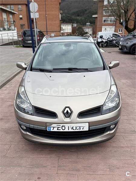 Beige Usado 2009 Renault Clio GrandTour Expression Familiar | 3999 € - Imagen 1/4