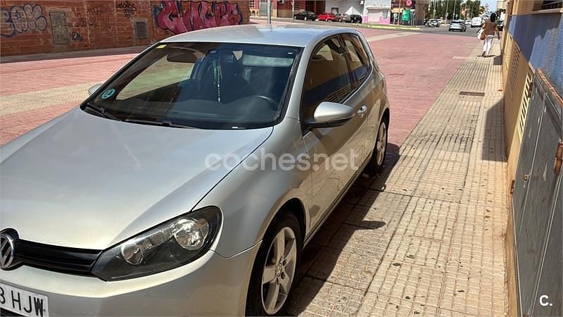 Usado VW Golf VII Advance 105 CV (77 kW) 2012 Gris / plata Berlina