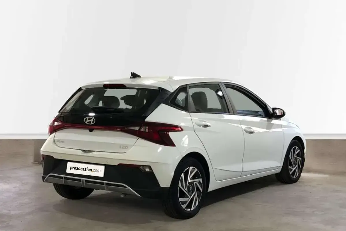 Usado Hyundai i20 84 CV (61 kW) 2024 Blanco Utilitario